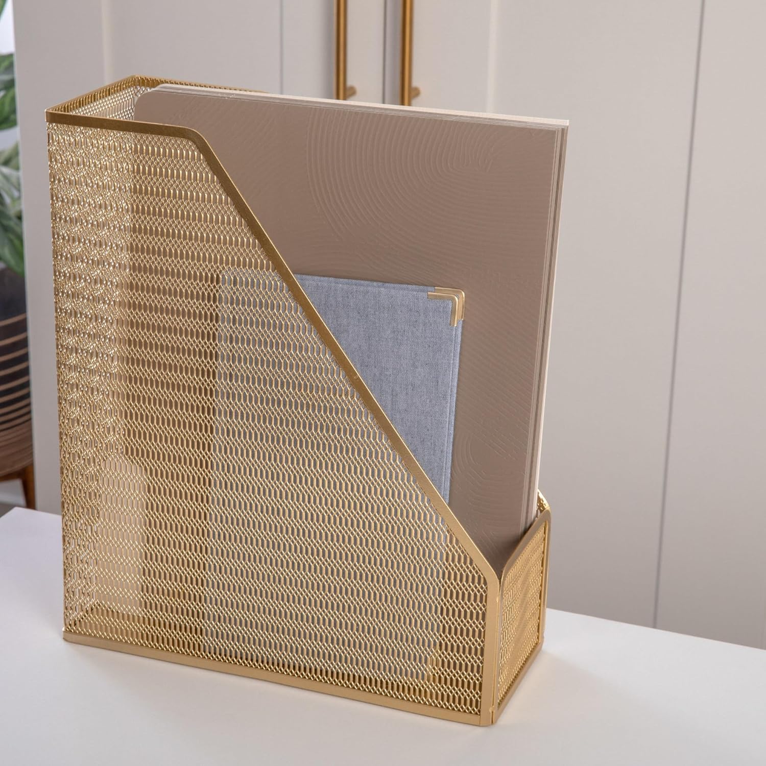 Martha Stewart Ryder Gold Mesh Metal Single Slot Magazine File Holder, Desktop Organizer, 9.75 x 3.75 x 11.5 - Image 7